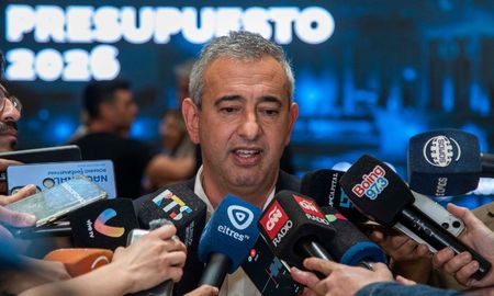 Javkin puntualizó que se mantiene la misma planta de personal municipal, aun habiendo reforzado la plantilla de Salud. Javkin puntualizó que se mantiene la misma planta de personal municipal, aun habiendo reforzado la plantilla de Salud.