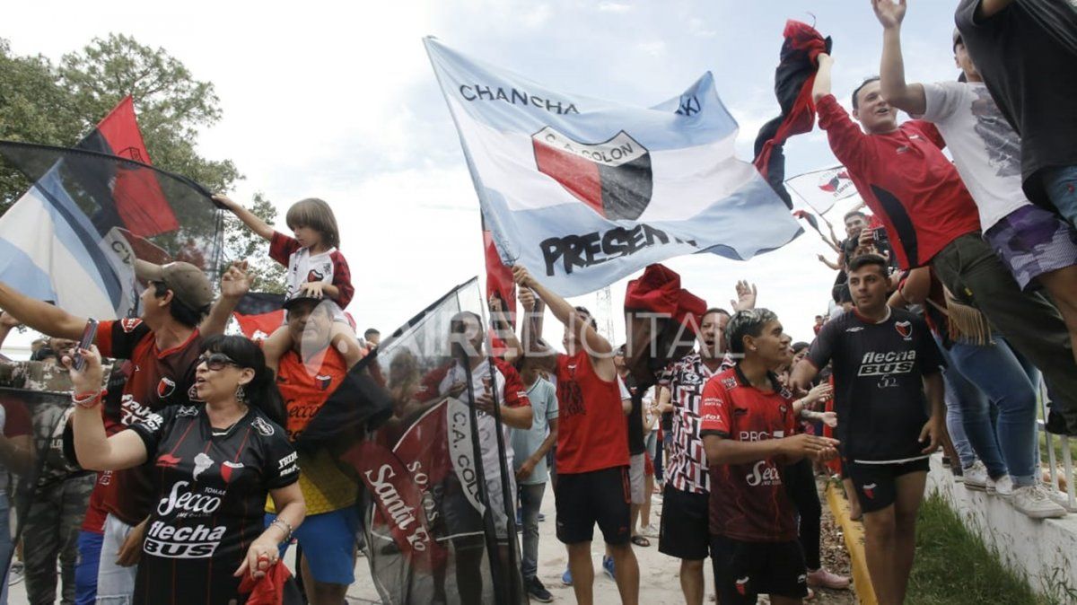 Las 37 mejores fotos de la multitudinaria despedida al plantel de Colón
