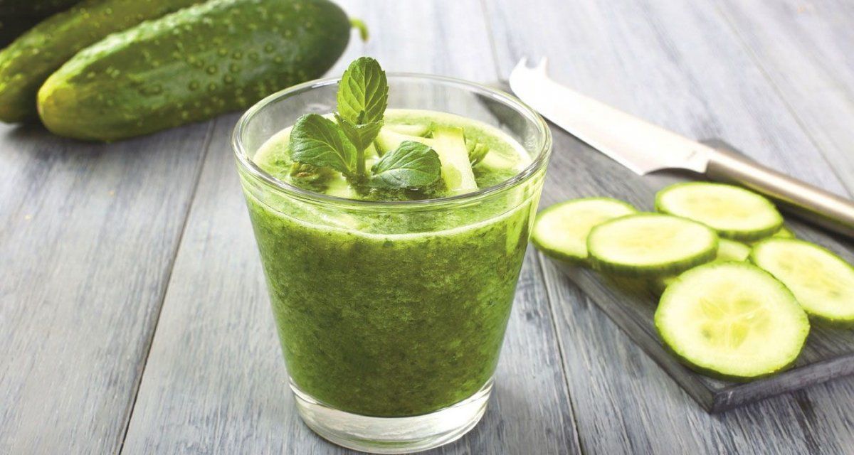 Jugo de pepino para mejorar el cabello.