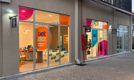 Fachada de la sede de Advice EdTech en Puerto Plaza, el espacio educativo que recibirá a la doctora María Clara Horn para brindar la capacitación gratuita sobre Inteligencia Artificial aplicada a la salud. Fachada de la sede de Advice EdTech en Puerto Plaza, el espacio educativo que recibirá a la doctora María Clara Horn para brindar la capacitación gratuita sobre Inteligencia Artificial aplicada a la salud.