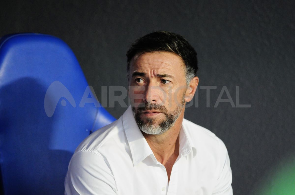 Principio de acuerdo para que Kily González asuma como entrenador de Platense.