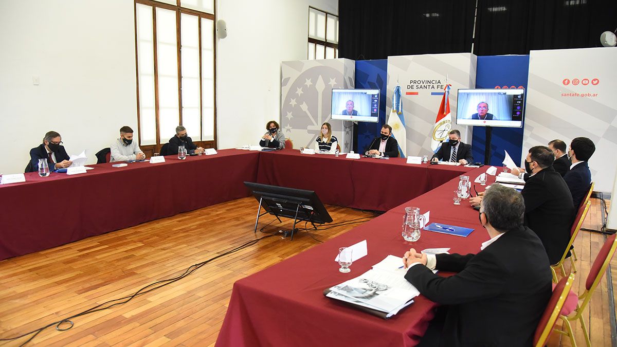 El gobierno provincial, a través del Ministerio de Producción, Ciencia y Tecnología, llevó a cabo este miércoles un encuentro en el que se constituyó la Mesa de Diálogo y Promoción del Comercio y Consumo.
