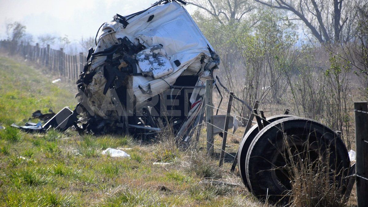 Restos de los camiones que protagonizaron el fatal accidente.