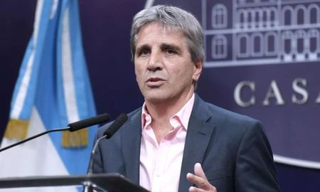El ministro de Economía negó una “guerra” con Techint y explicó la compra de DEGs a Estados Unidos para pagar intereses al FMI. El ministro de Economía negó una “guerra” con Techint y explicó la compra de DEGs a Estados Unidos para pagar intereses al FMI.