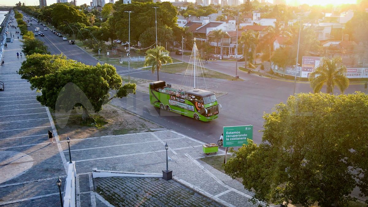 El bus turístico recorre la ciudad de Santa Fe