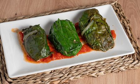 La receta saludable y fácil de empanadas sin harina con hojas de acelga. La receta saludable y fácil de empanadas sin harina con hojas de acelga.