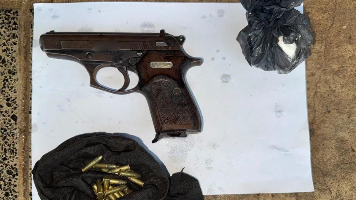Durante el operativo de control en barrio 12 de Octubre secuestraron un arma, municiones y estupefacientes.