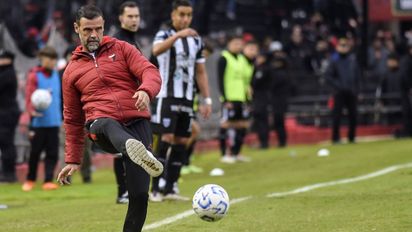 La decisión que tomó el técnico de Colón con la seguidilla de partidos de visitante durante junio