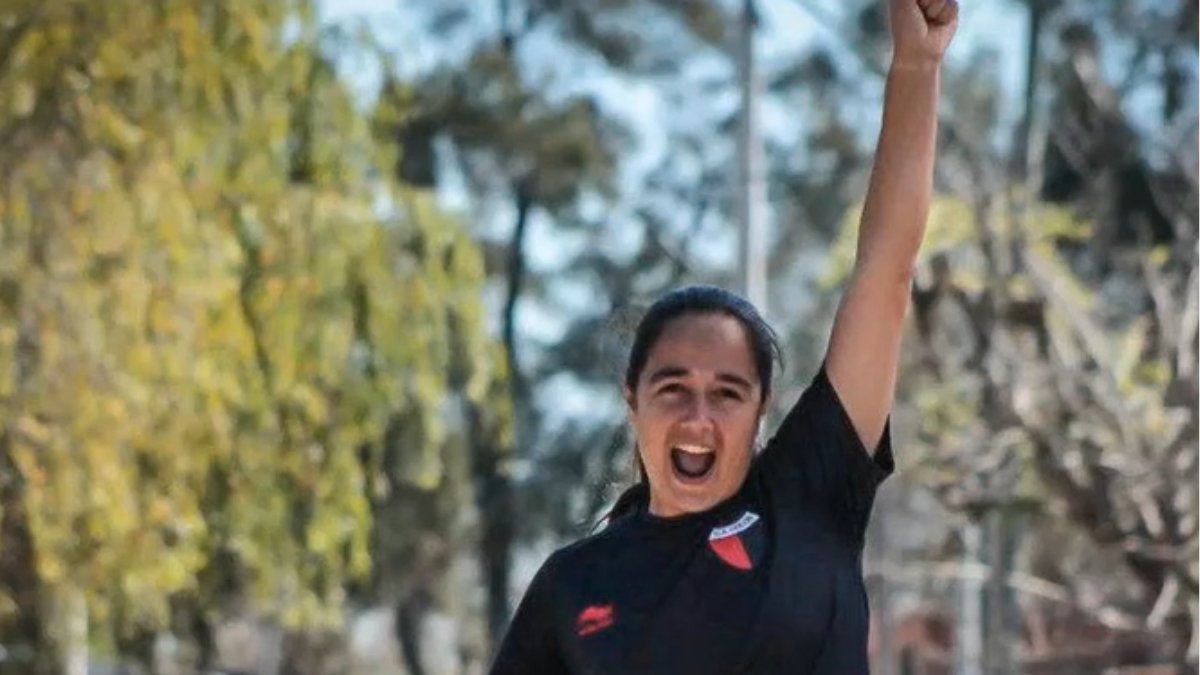 Alejandra Haas nació en Rosario del Tala, pero desde los 2 años y hasta los 17 vivió en Basavilbaso.