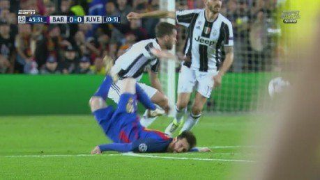 La dura caída de Messi que preocupó a todos