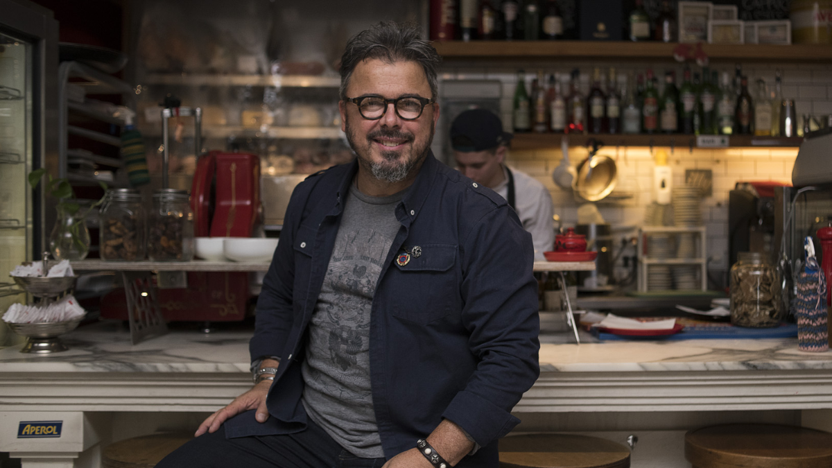 Así era Donato de Santis de joven: atuendos coloridos y sin anteojos