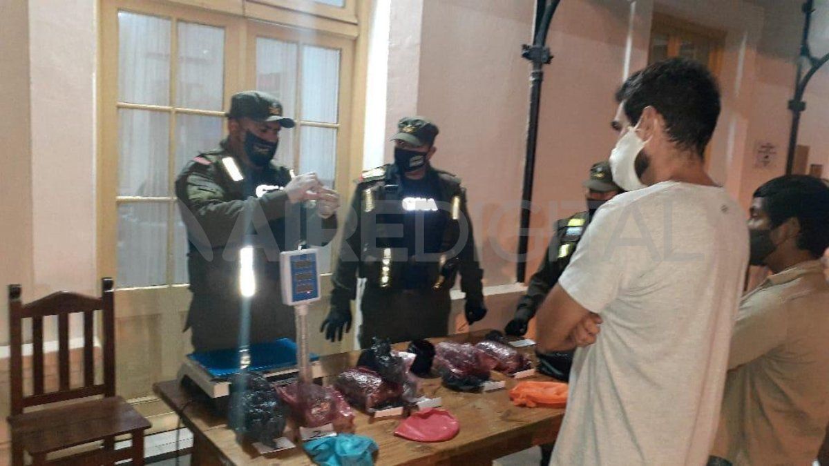 El análisis practicado sobre la sustancia secuestrada arrojó un total de 3.071,22 gramos de cannabis