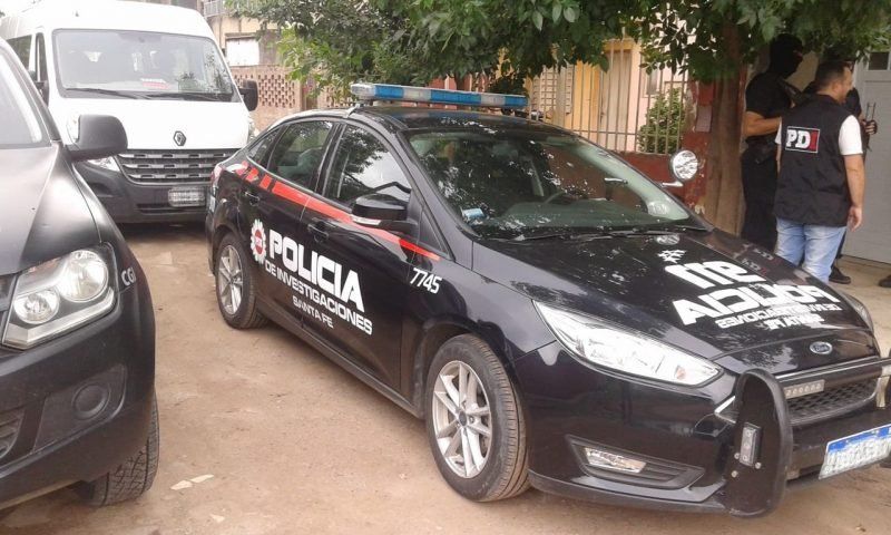 Detuvieron a tres personas por robo y agresión a un taxista