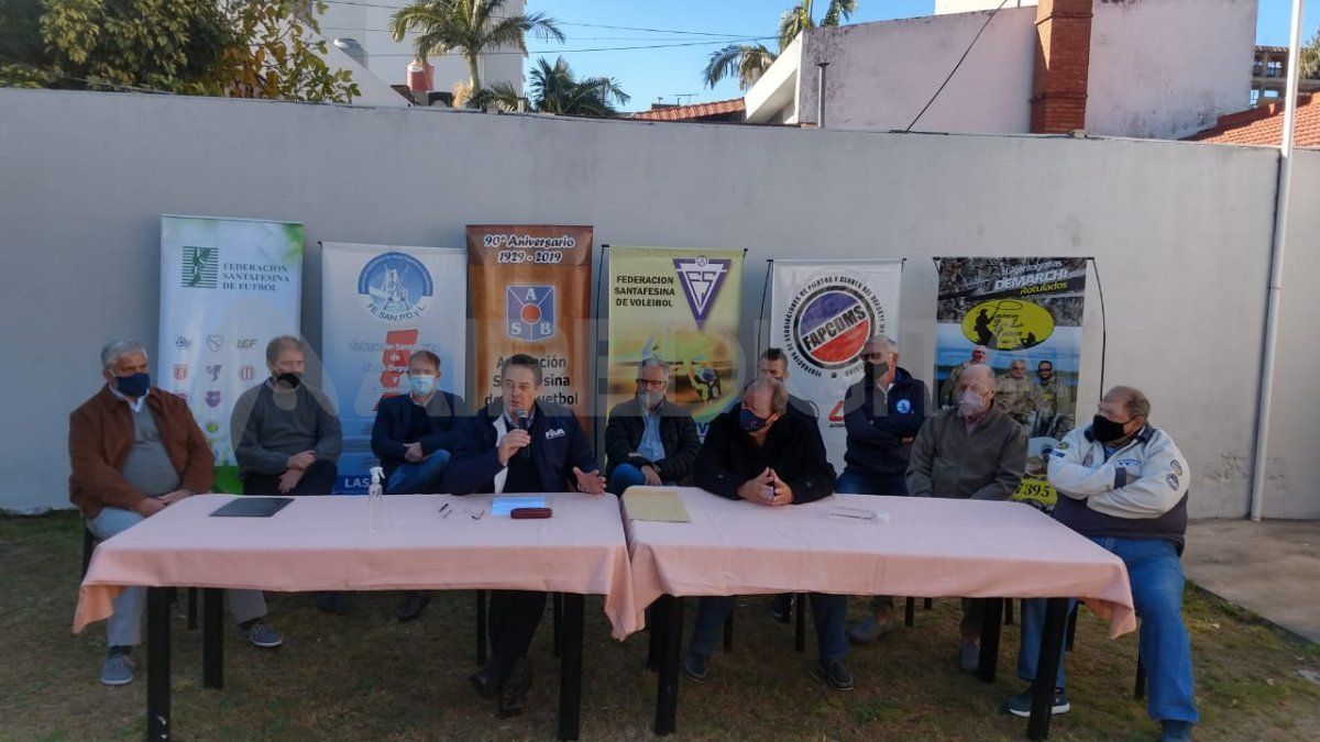 Venimos todos juntos a plantearle a la provincia que revea el último decreto provincial en el cual nos restringe y no nos deja funcionar