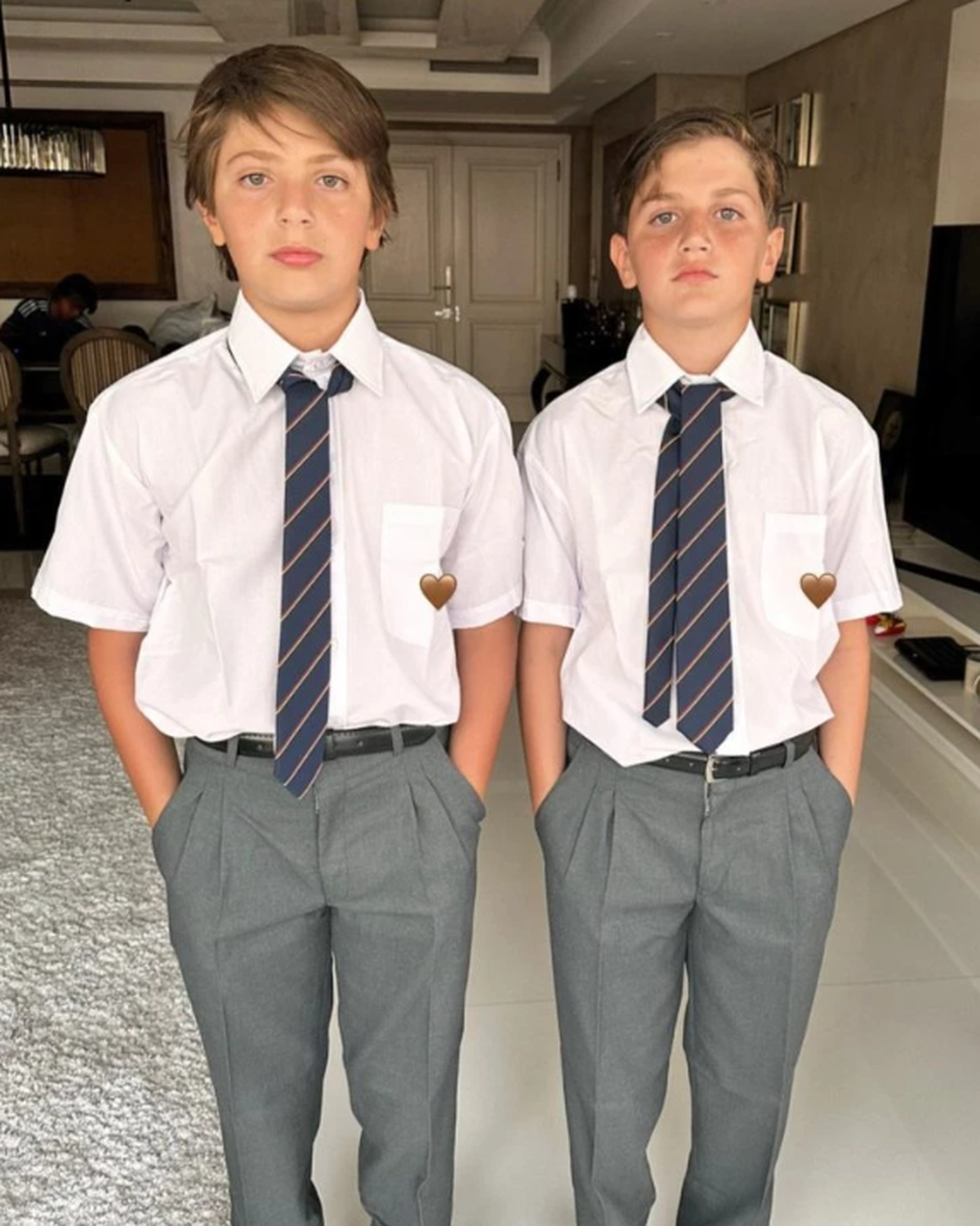 Constantino y Benedicto asisten a uno de los colegios más exclusivos de Buenos Aires. Constantino y Benedicto asisten a uno de los colegios más exclusivos de Buenos Aires.