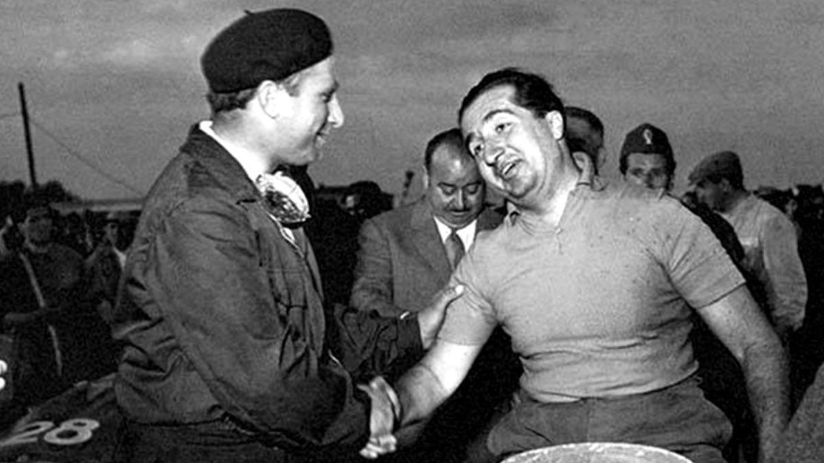 Juan Manuel Fangio conquistó en 1951 el primero de su cinto títulos mundiales, con Alberto Ascari como subcampeón. En 1953, los roles se invertirían y, el Chueco, escoltaría en el certamen al italiano. El propio balcarceño siempre reconocería que Ascari fue uno de los más duros rivales que tuvo en la Fórmula 1. Juan Manuel Fangio conquistó en 1951 el primero de su cinto títulos mundiales, con Alberto Ascari como subcampeón. En 1953, los roles se invertirían y, el Chueco, escoltaría en el certamen al italiano. El propio balcarceño siempre reconocería que Ascari fue uno de los más duros rivales que tuvo en la Fórmula 1.