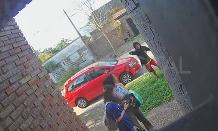 La policía detuvo a una persona, quien fue reconocido cómo el presunto autor de un robo con tenencia de arma de fuego en barrio Guadalupe. La policía detuvo a una persona, quien fue reconocido cómo el presunto autor de un robo con tenencia de arma de fuego en barrio Guadalupe.