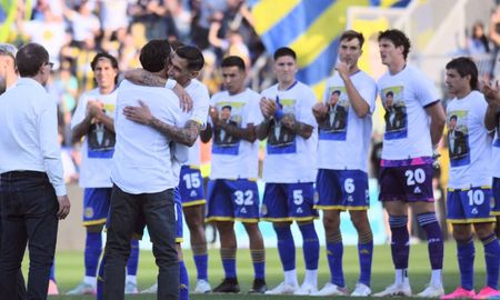 La emoción de Di María y Kily González en el homenaje de Rosario Central a Miguel Ángel Russo La emoción de Di María y Kily González en el homenaje de Rosario Central a Miguel Ángel Russo
