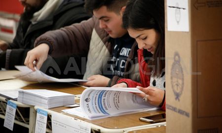 En las elecciones del domingo primero se hará el recuento de diputados y senadores y luego los cargos locales. En las elecciones del domingo primero se hará el recuento de diputados y senadores y luego los cargos locales.