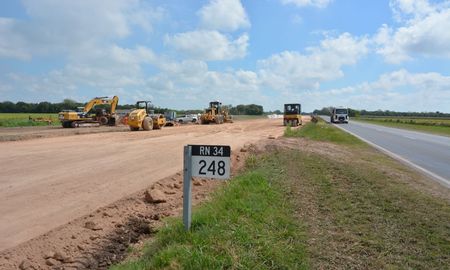 El tramo de la autopista de la ruta nacional 34 entre la ruta provincial 13 y Sunchales se encuentra en ejecución, se espera esté habilitado para principios del año que viene. El tramo de la autopista de la ruta nacional 34 entre la ruta provincial 13 y Sunchales se encuentra en ejecución, se espera esté habilitado para principios del año que viene.