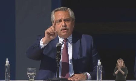 Algunos miserables dijeron que le eché la culpa a mi compañera. El único responsable soy yo, aseveró hoy el Jefe de Estado. Algunos miserables dijeron que le eché la culpa a mi compañera. El único responsable soy yo, aseveró hoy el Jefe de Estado.
