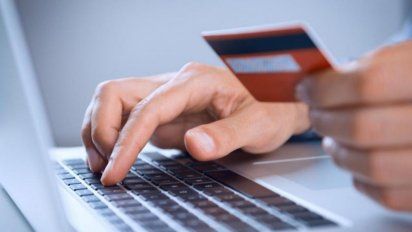 El Banco Central (BCRA) prohibió este jueves a bancos y empresas proveedoras de créditos financiar, en cuotas, la compra de productos o servicios adquiridos en el exterior.