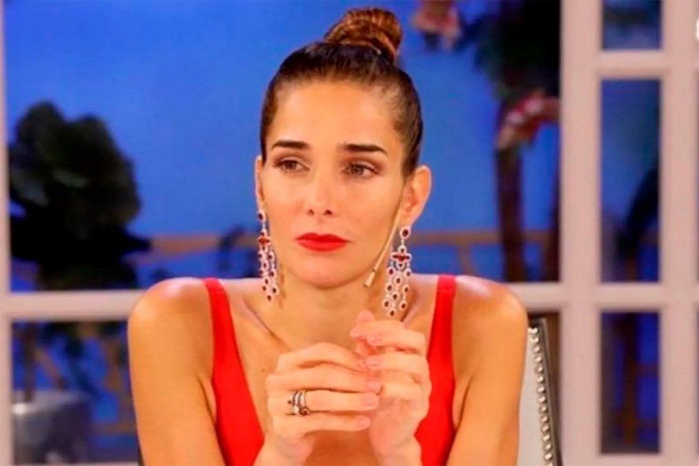 Juana Viale a cargo de la conducción del programa de su abuela. 