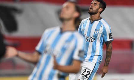 Atlético Tucumán juega ante Independiente por la Copa Sudamericana y anunció que detectó dos casos de coronavirus en el plantel. Atlético Tucumán juega ante Independiente por la Copa Sudamericana y anunció que detectó dos casos de coronavirus en el plantel.