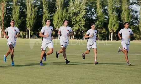 Cinco futbolistas del plantel profesional de Colón atraviesan diversos problemas físicos. Cinco futbolistas del plantel profesional de Colón atraviesan diversos problemas físicos.