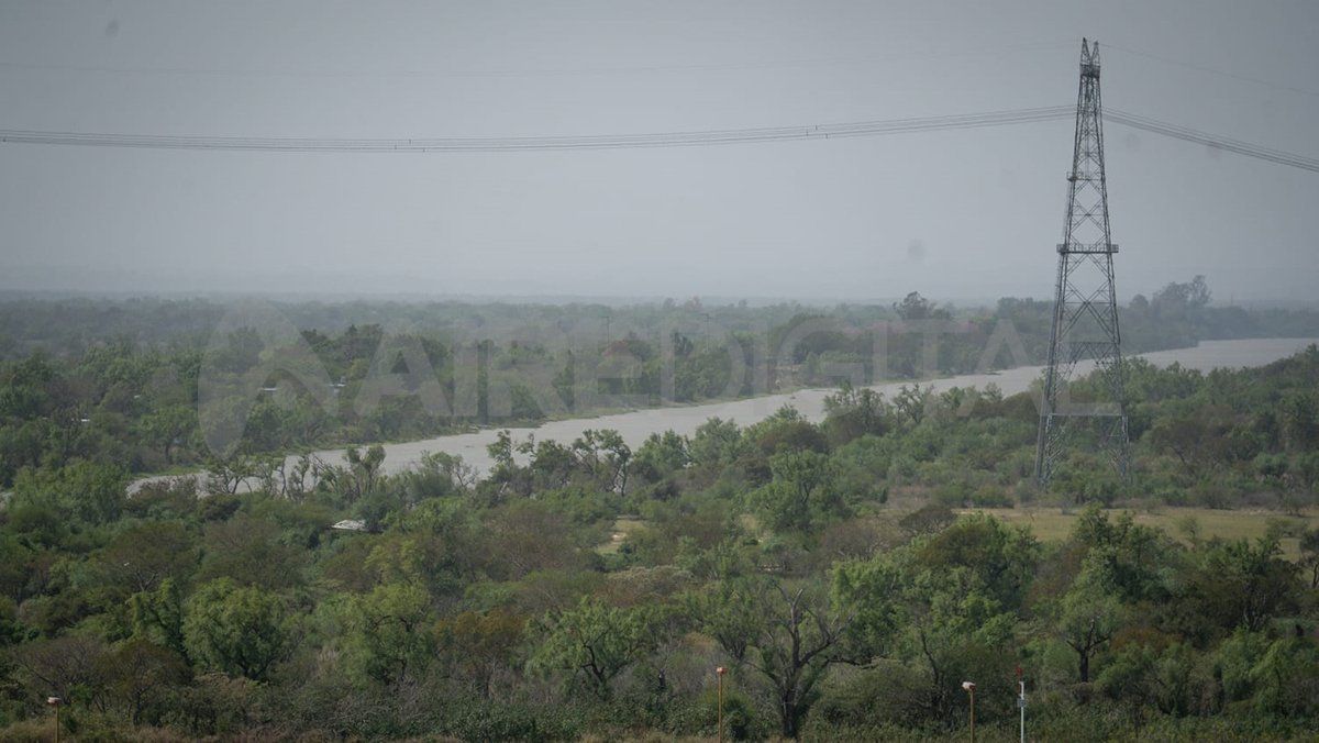 El humo de los incendios forestales opaca la visión del cielo y contamina el ambiente.