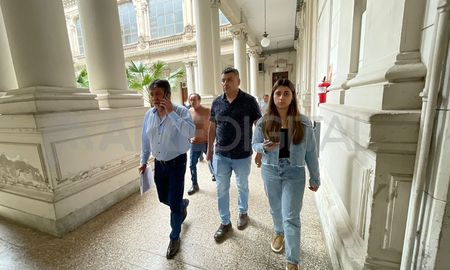 Intendentes, presidentes comunales y dirigentes de Festram volvieron a reunirse este martes en el marco de una reunión paritaria municipal. Intendentes, presidentes comunales y dirigentes de Festram volvieron a reunirse este martes en el marco de una reunión paritaria municipal.