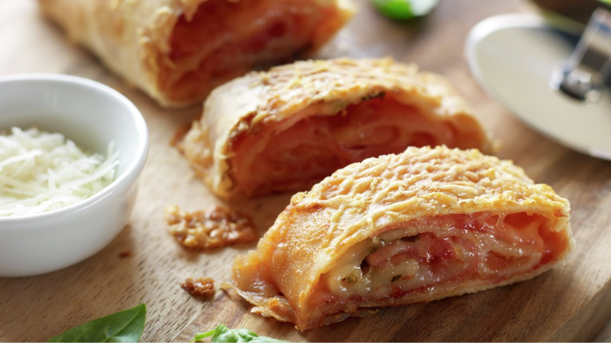 La pizza rellena es una receta rica y sencilla de hacer con ingredientes simples. La pizza rellena es una receta rica y sencilla de hacer con ingredientes simples.