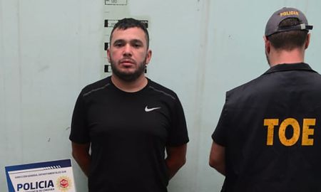 Según el plan de Alvarado, el helicóptero tardaría unos 20 segundos entre que descendía, se aproximaba al suelo y ellos trepaban por una red hasta los “patines” de la aeronave. Según el plan de Alvarado, el helicóptero tardaría unos 20 segundos entre que descendía, se aproximaba al suelo y ellos trepaban por una red hasta los “patines” de la aeronave.