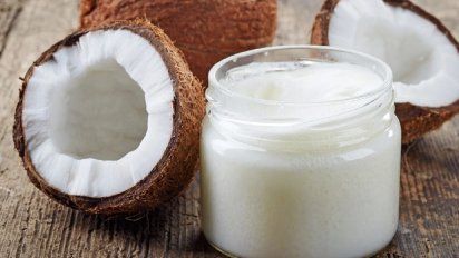 Para qué sirve el aceite de coco, cómo se usa y qué beneficios tiene