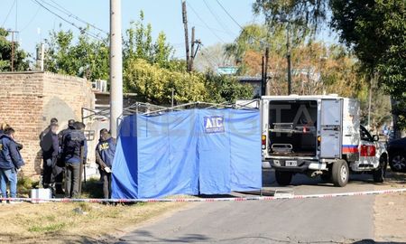 Los policías que concurrieron al lugar hallaron en la escena de ambos crímenes múltiples vainas servidas de distintos calibres. Los policías que concurrieron al lugar hallaron en la escena de ambos crímenes múltiples vainas servidas de distintos calibres.