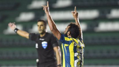 Copa Sudamericana: con un golazo del ex Unión Lucas Gamba, Rosario Central goleó a Huachipato y depende de sí mismo