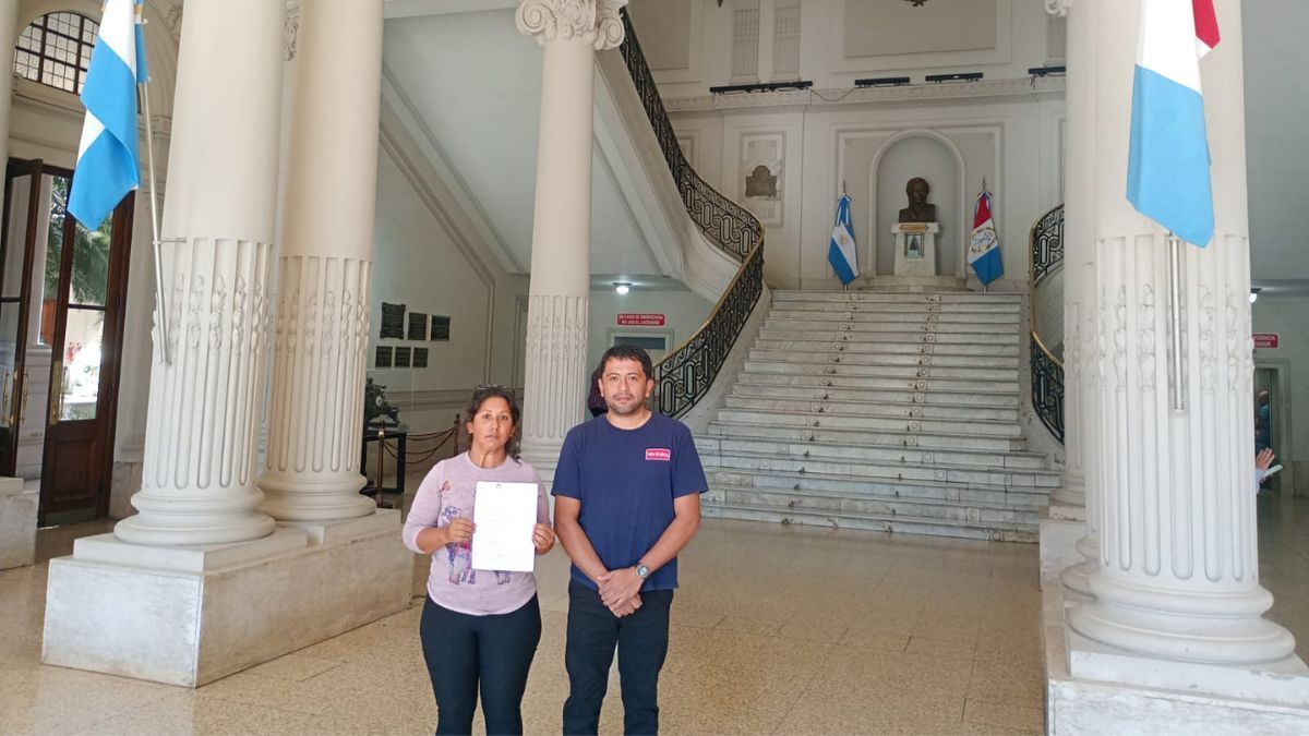 Los trabajadores de la empresa entregaron un petitorio en la Casa de Gobierno de la ciudad de Santa Fe. Los trabajadores de la empresa entregaron un petitorio en la Casa de Gobierno de la ciudad de Santa Fe. 