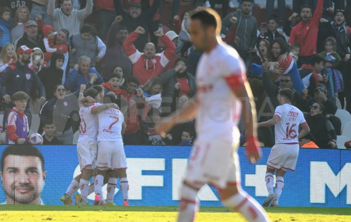 Unión está cerca de cerrar un refuerzo que puede sacudir el mercado del fútbol argentino.