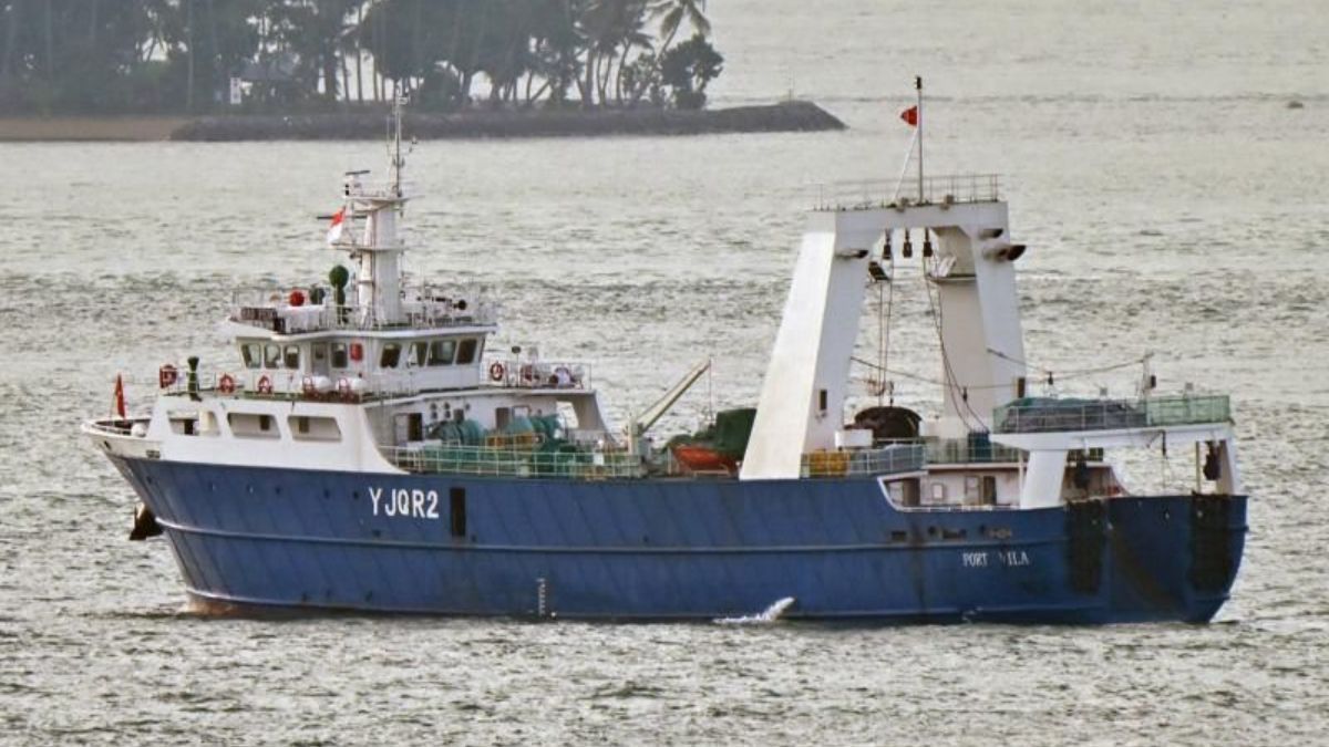 Desde la Prefectura señalaron que este tipo de maniobras constituye una presunta infracción a la legislación argentina en materia de recursos pesqueros.