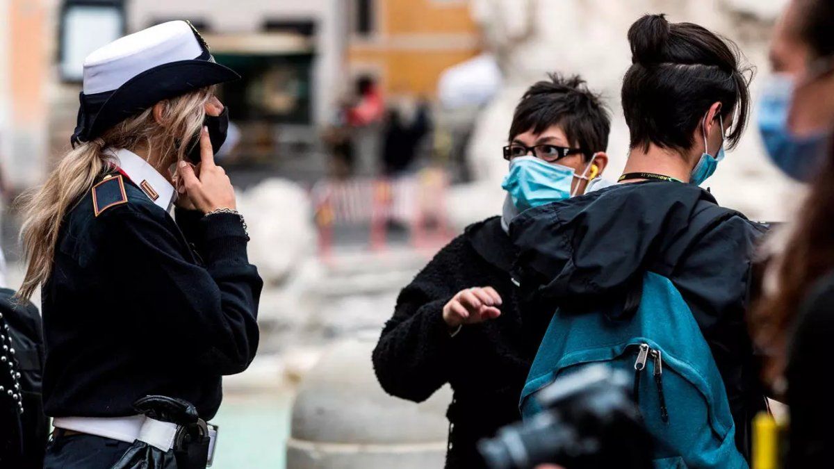 Gran parte de Italia se encuentra con zonas rojas y naranjas.