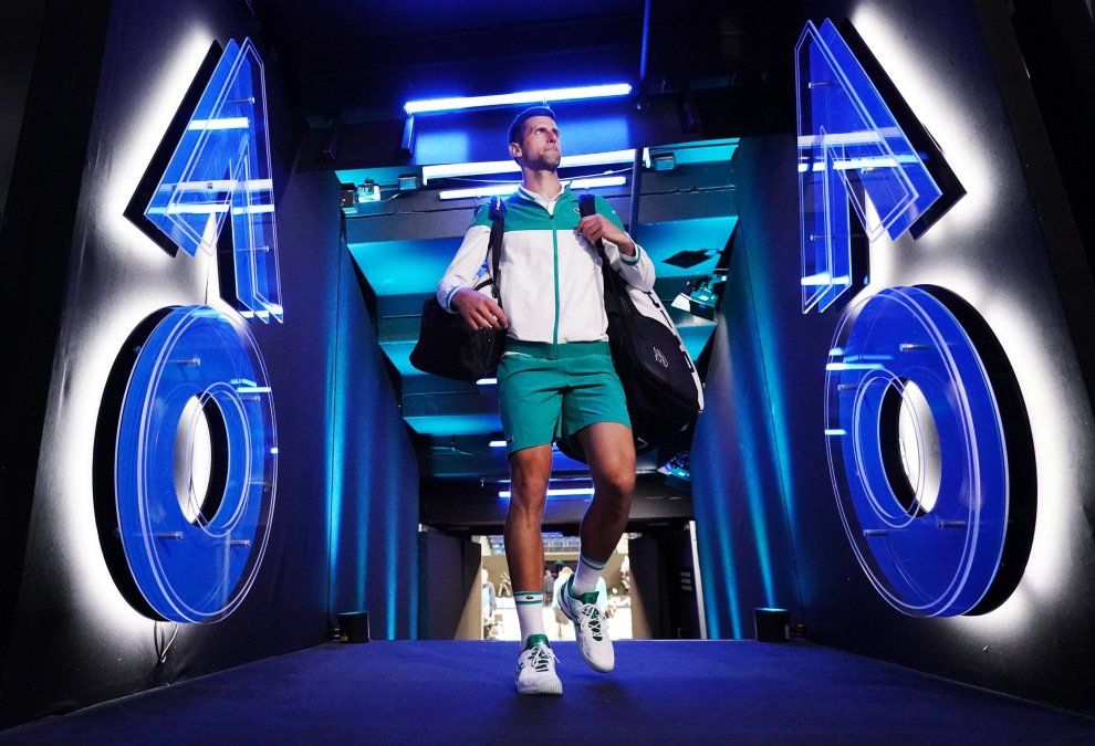 Novak Djokovic venció a Aslan Karatsev y llegó a la final del Abierto de Australia.