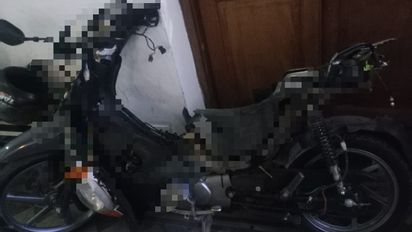 Fue testigo del robo de una moto, persiguió al ladrón y terminó chocando con él en barrio Sargento Cabral