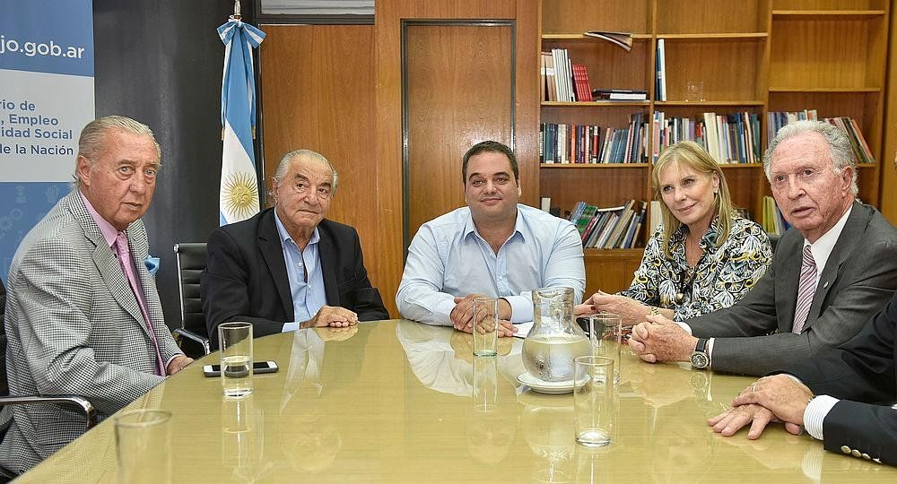 Se firmó la paritaria de Comercio, aumento del 20% y cláusula de ajuste