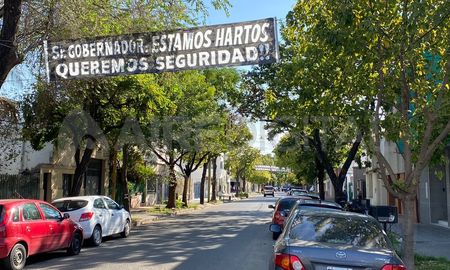 Pasacalles: reclamo de los vecinos del barrio Sur de Santa Fe. Pasacalles: reclamo de los vecinos del barrio Sur de Santa Fe.