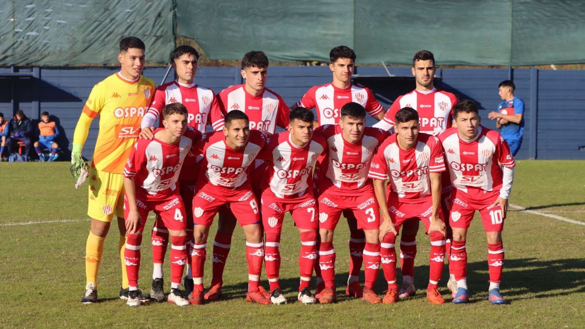 Los pibes de Mosset, que debutaron con triunfo en el torneo, intentarán quedarse con el clásico santafesino que se jugará mañana a las 11 en el 15 de abril.