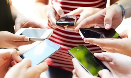 El Gobierno evalúa bajar los aranceles para la importación de teléfonos celulares