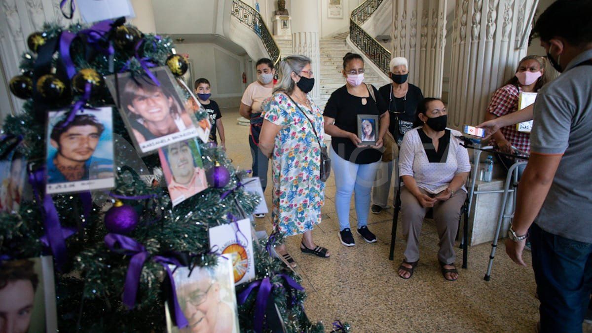 Colocaron el árbol de las víctimas inocentes en la Casa de Gobierno de Santa Fe.&nbsp;