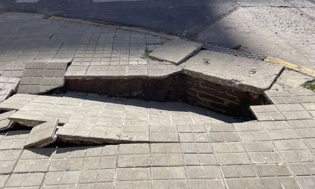 Así está la vereda en calle Moreno, en el cruce con Urquiza. Así está la vereda en calle Moreno, en el cruce con Urquiza.
