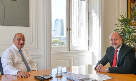 Omar Perotti y una veintena de gobernadores serán recibidos por Manzur y De Pedro por la coparticipación. Omar Perotti y una veintena de gobernadores serán recibidos por Manzur y De Pedro por la coparticipación.