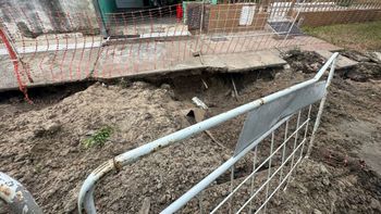 Vecinos de barrio El Pozo denuncian desbordes cloacales y retrasos en obras